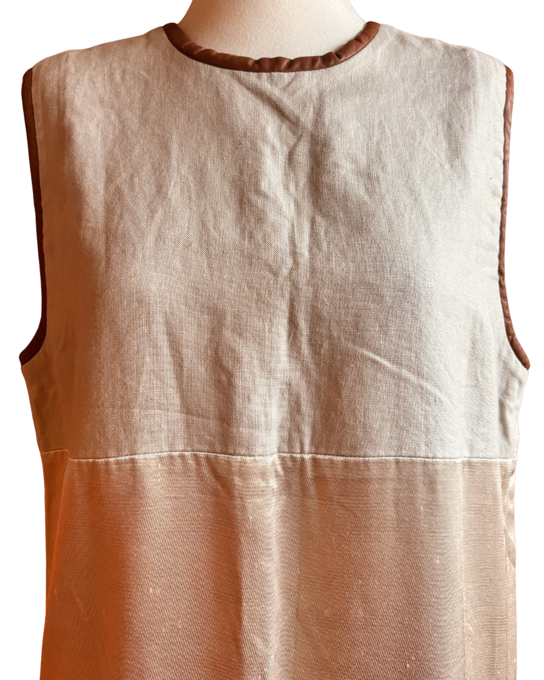 Robe boutonnée rose à motifs géométriques des années 1970