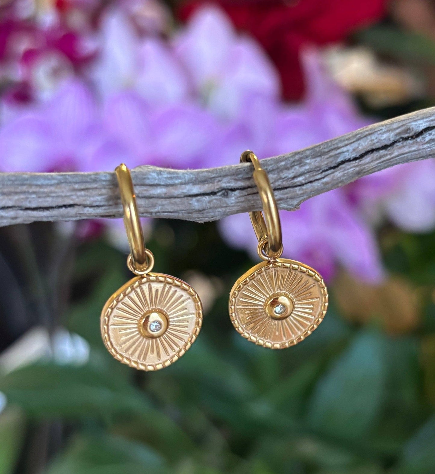 Boucles d'oreilles créoles en forme de disque soleil, plaquées or 18 carats et ornées de zirconiums cubiques