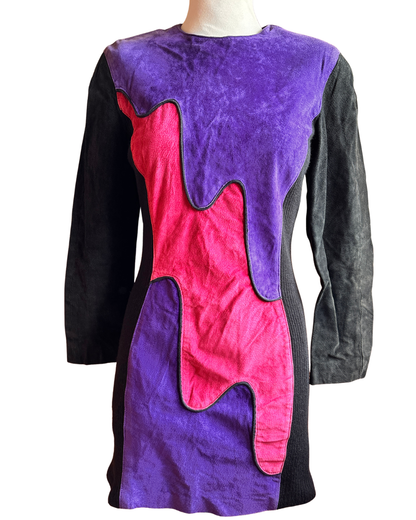 Robe boutonnée rose à motifs géométriques des années 1970