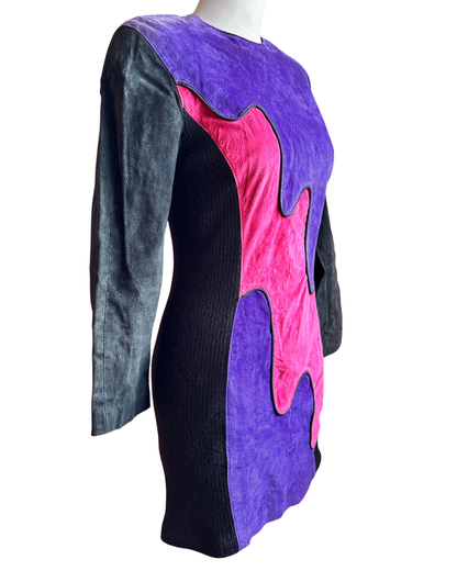 Robe boutonnée rose à motifs géométriques des années 1970