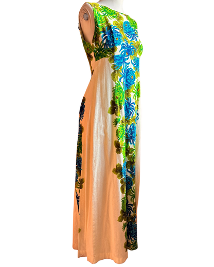 Robe boutonnée rose à motifs géométriques des années 1970