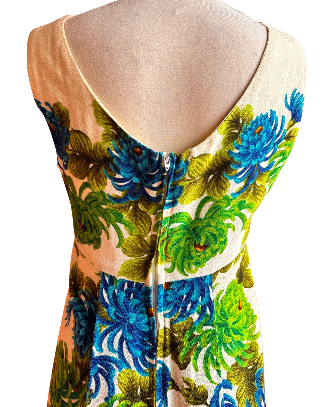 Robe boutonnée rose à motifs géométriques des années 1970