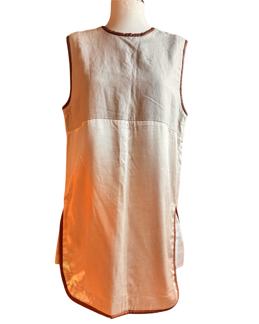 Robe boutonnée rose à motifs géométriques des années 1970