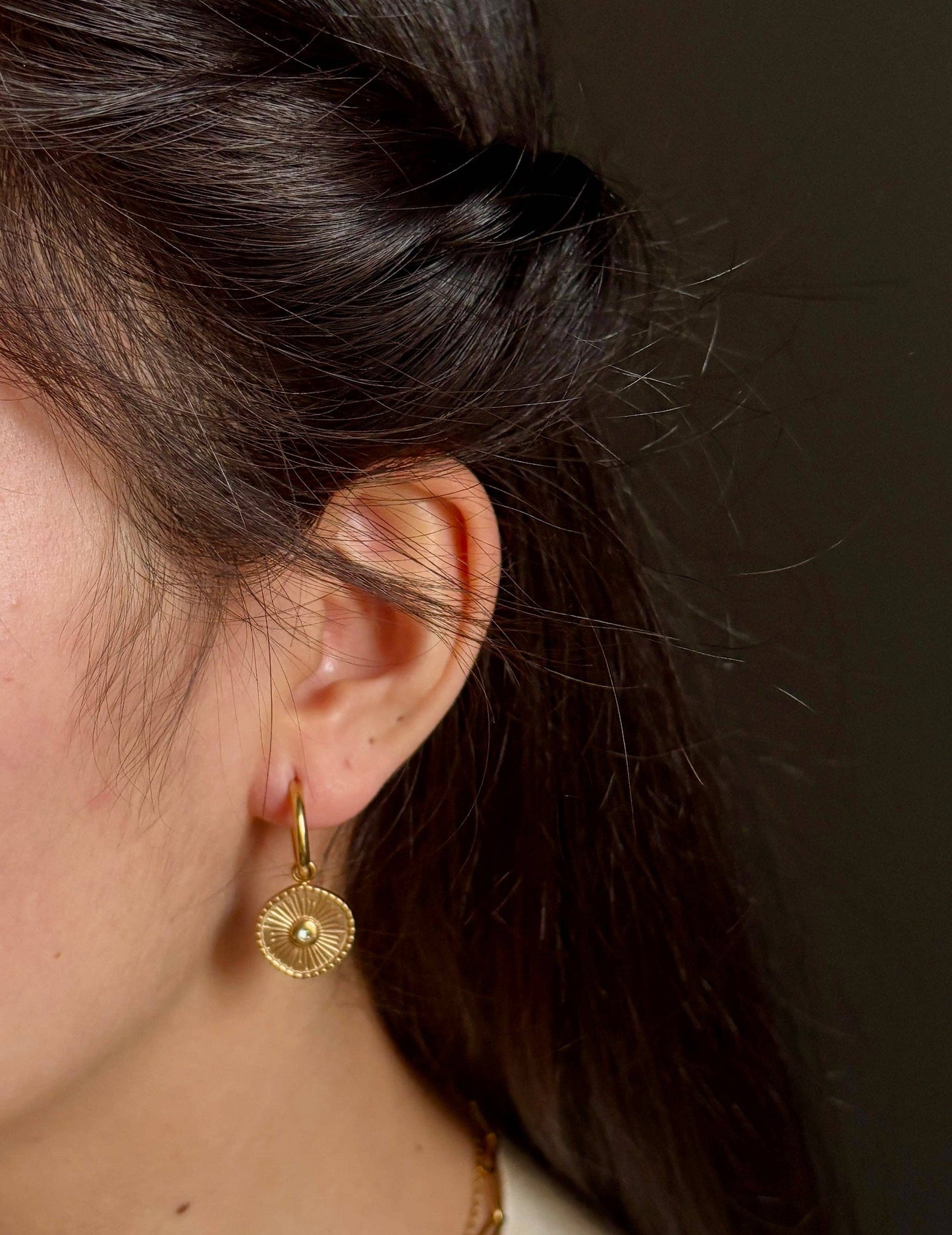 Boucles d'oreilles créoles en forme de disque soleil, plaquées or 18 carats et ornées de zirconiums cubiques