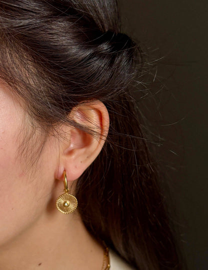 Boucles d'oreilles créoles en forme de disque soleil, plaquées or 18 carats et ornées de zirconiums cubiques