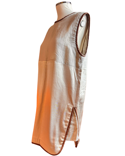 Robe boutonnée rose à motifs géométriques des années 1970