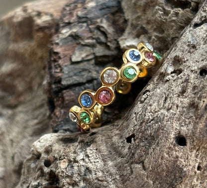 Bague empilable en plaqué or 18 carats et zirconiums cubiques multicolores