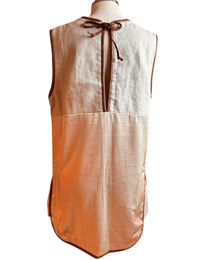 Robe boutonnée rose à motifs géométriques des années 1970