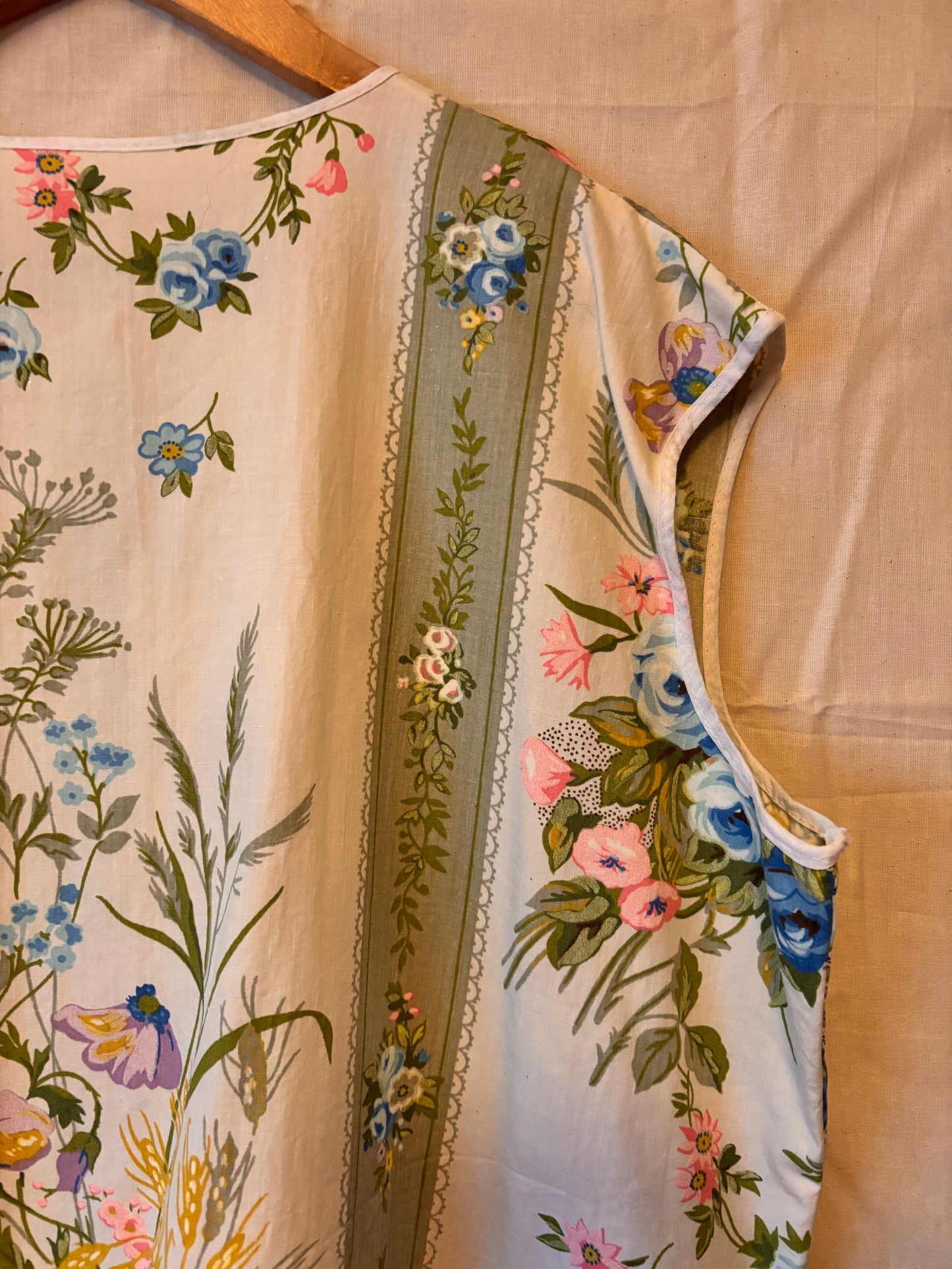 Vintage Floral Apron Top Cottagecore Meadow Print