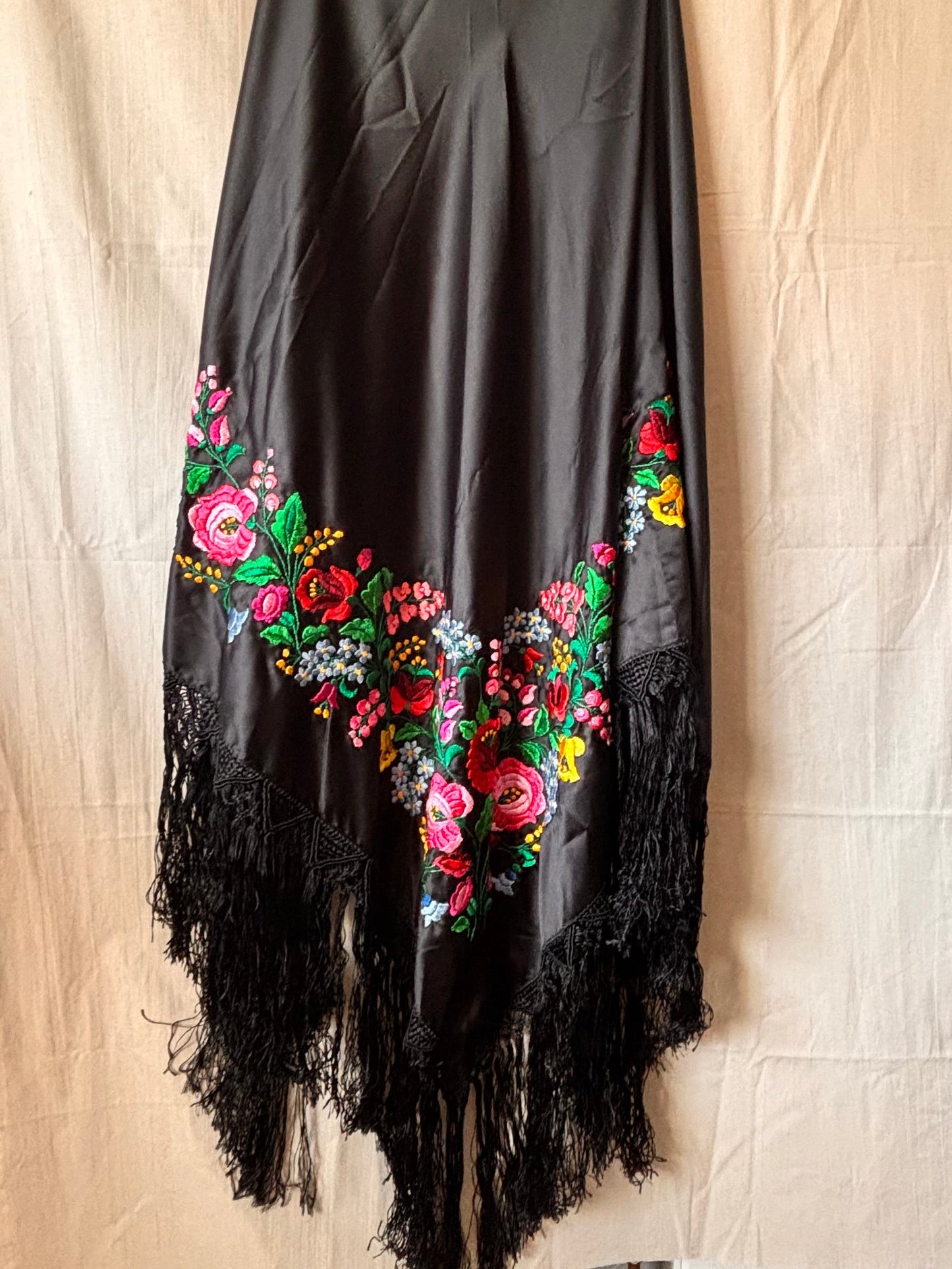 Vintage Hungarian Hand-Embroidered Shawl – Black Satin with Floral Folk Embroidery (1980s)