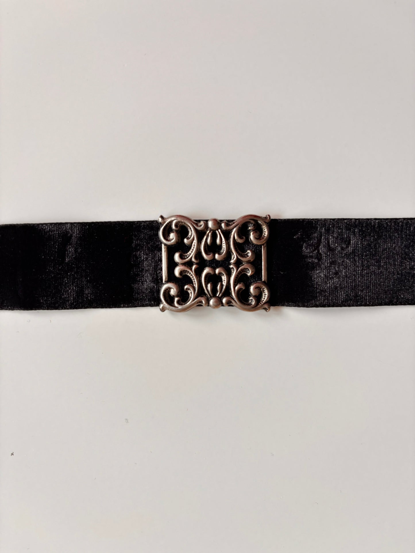 Collier ras du cou en velours style dirndl allemand vintage des années 1970