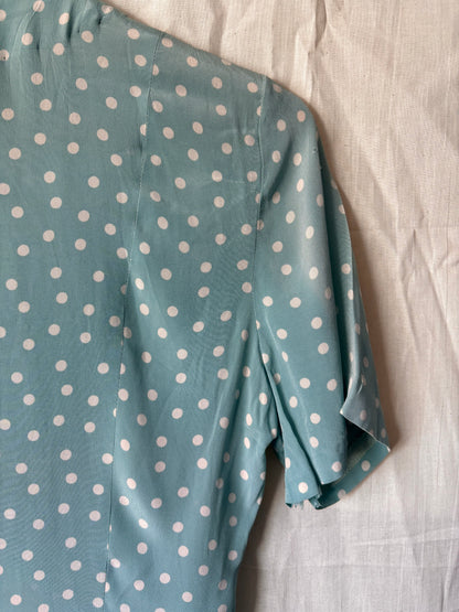 shoulder and sleeve detail of 1940s blouse