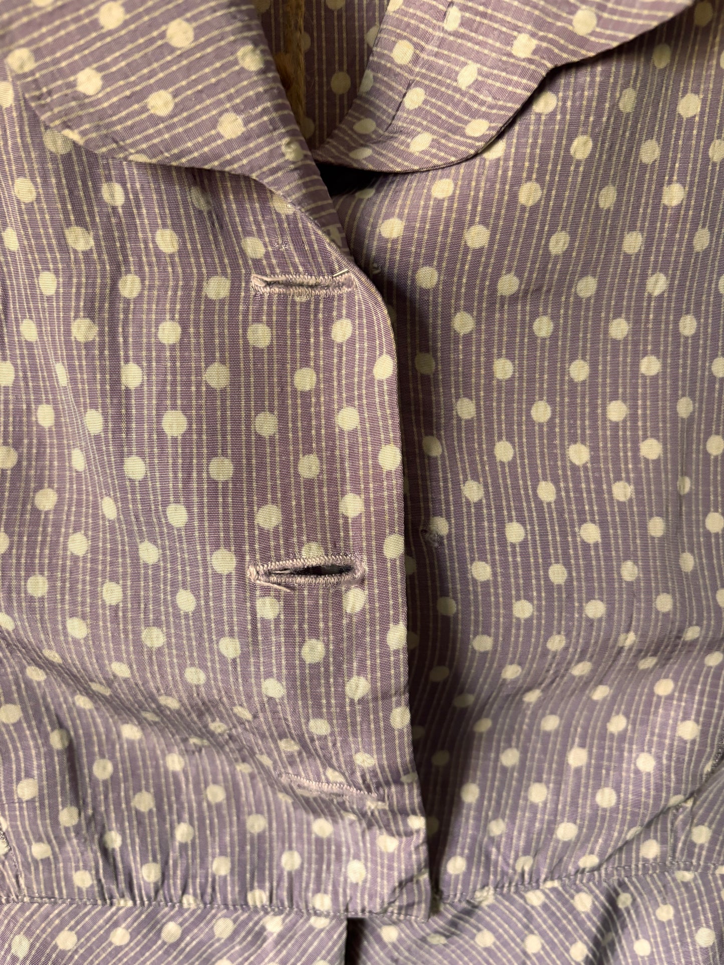 Ensemble deux pièces violet à pois, fait main, années 1940 – Rare, tour de taille 53 cm