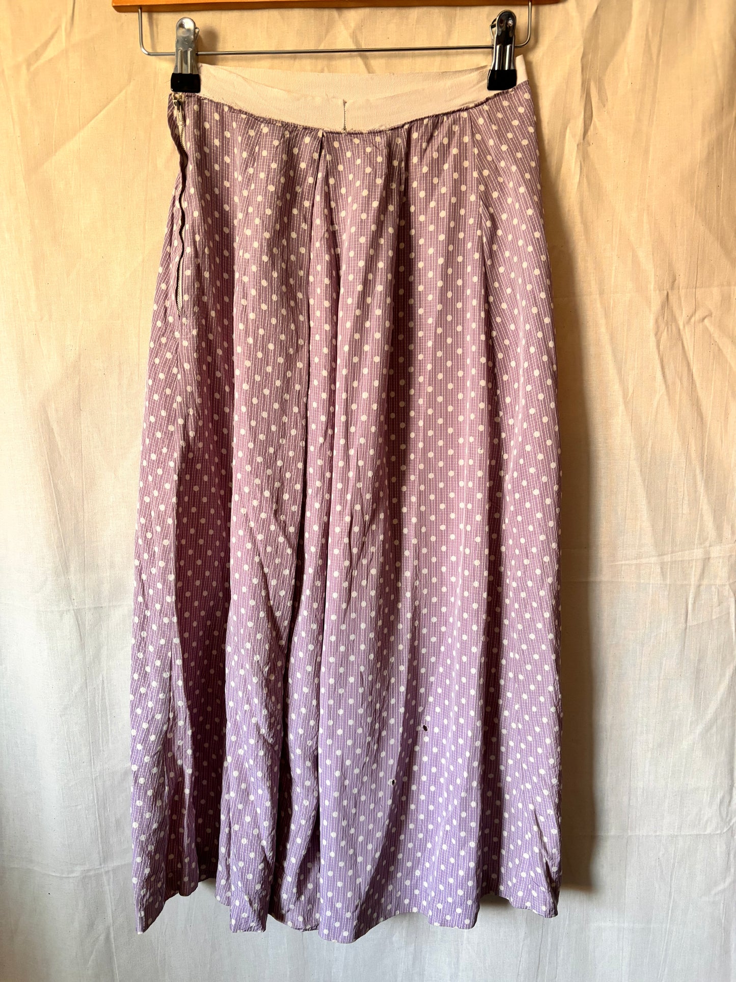 Ensemble deux pièces violet à pois, fait main, années 1940 – Rare, tour de taille 53 cm