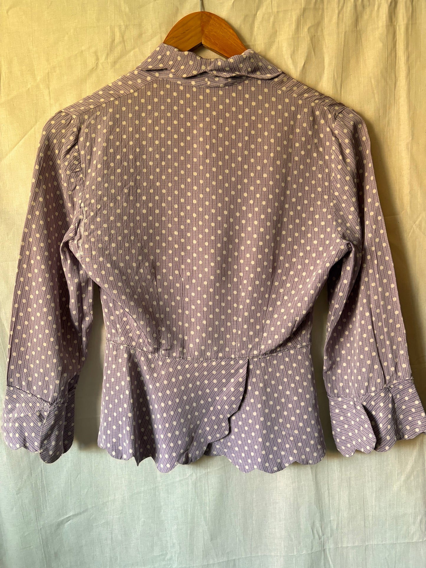 Ensemble deux pièces violet à pois, fait main, années 1940 – Rare, tour de taille 53 cm