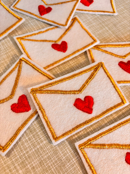 Écusson thermocollant brodé « Lettre d'amour »