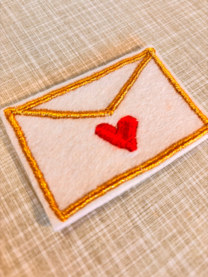 Écusson thermocollant brodé « Lettre d'amour »