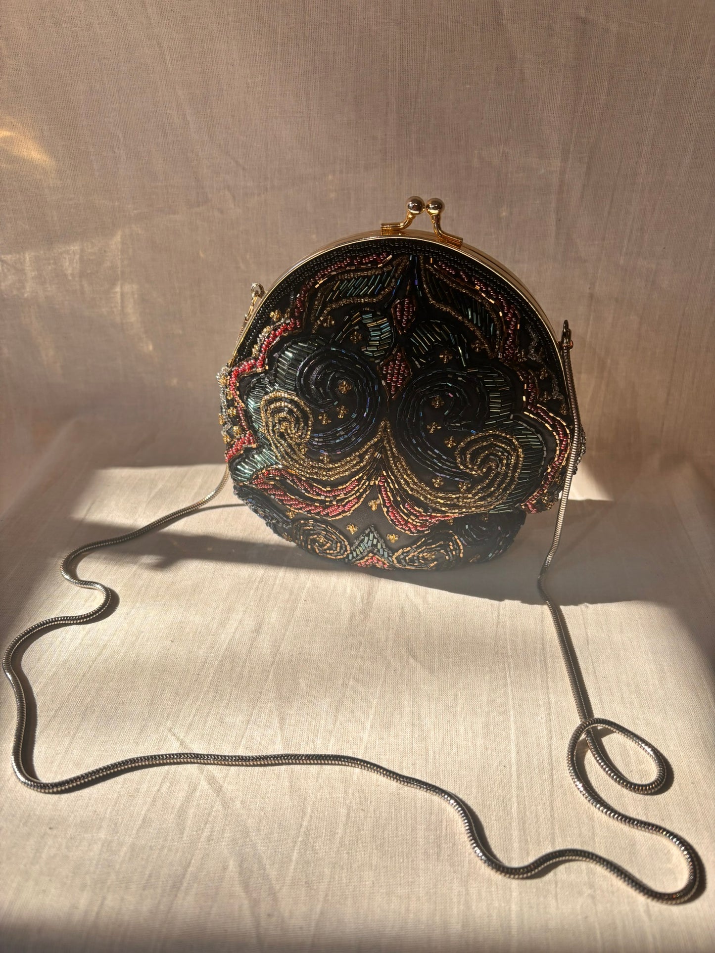 Robe boutonnée rose à motifs géométriques des années 1970
