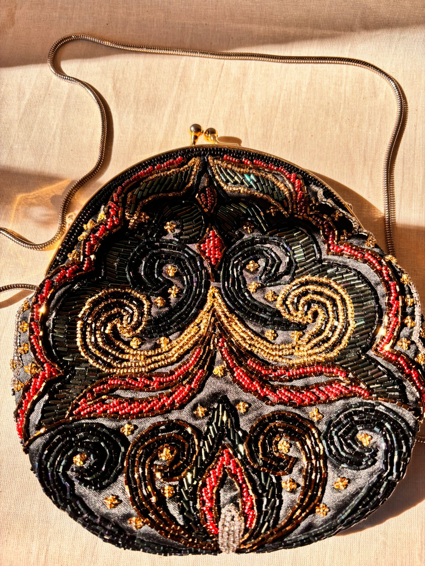 Robe boutonnée rose à motifs géométriques des années 1970