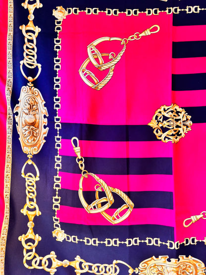 Châle vintage hongrois brodé à la main – Satin noir avec broderie florale folklorique (années 1980)