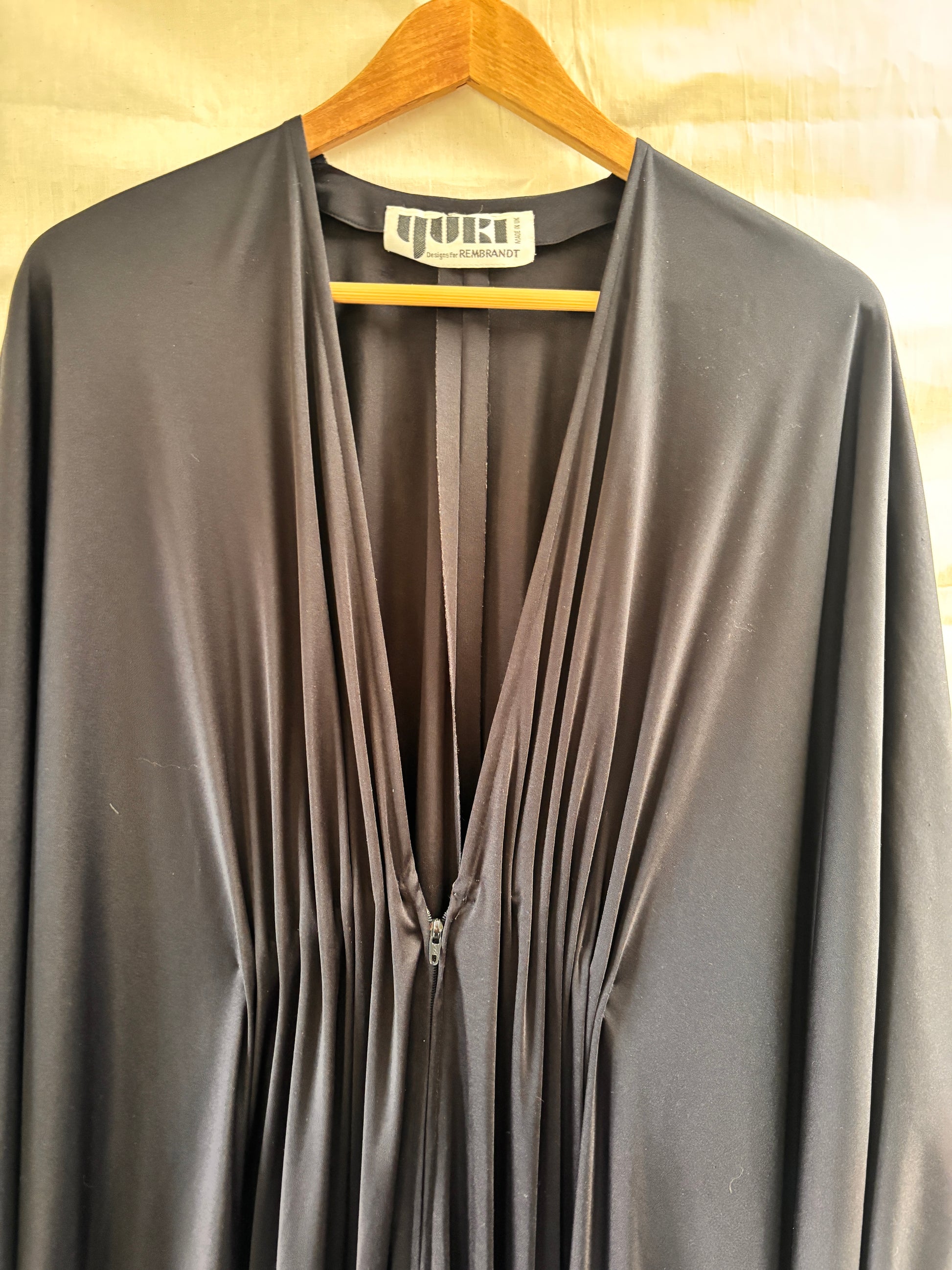 Yuki for Rembrandt black zip-front kaftan