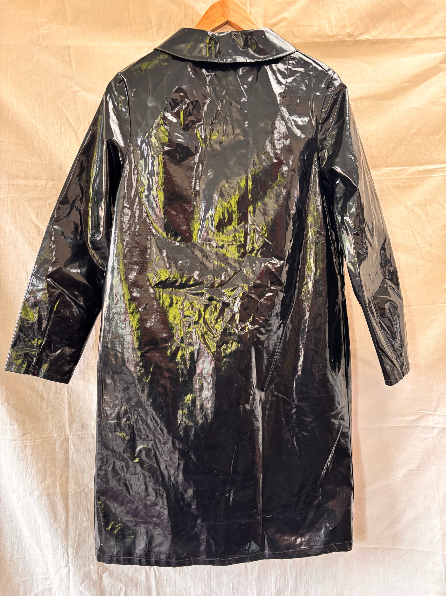 Robe boutonnée rose à motifs géométriques des années 1970