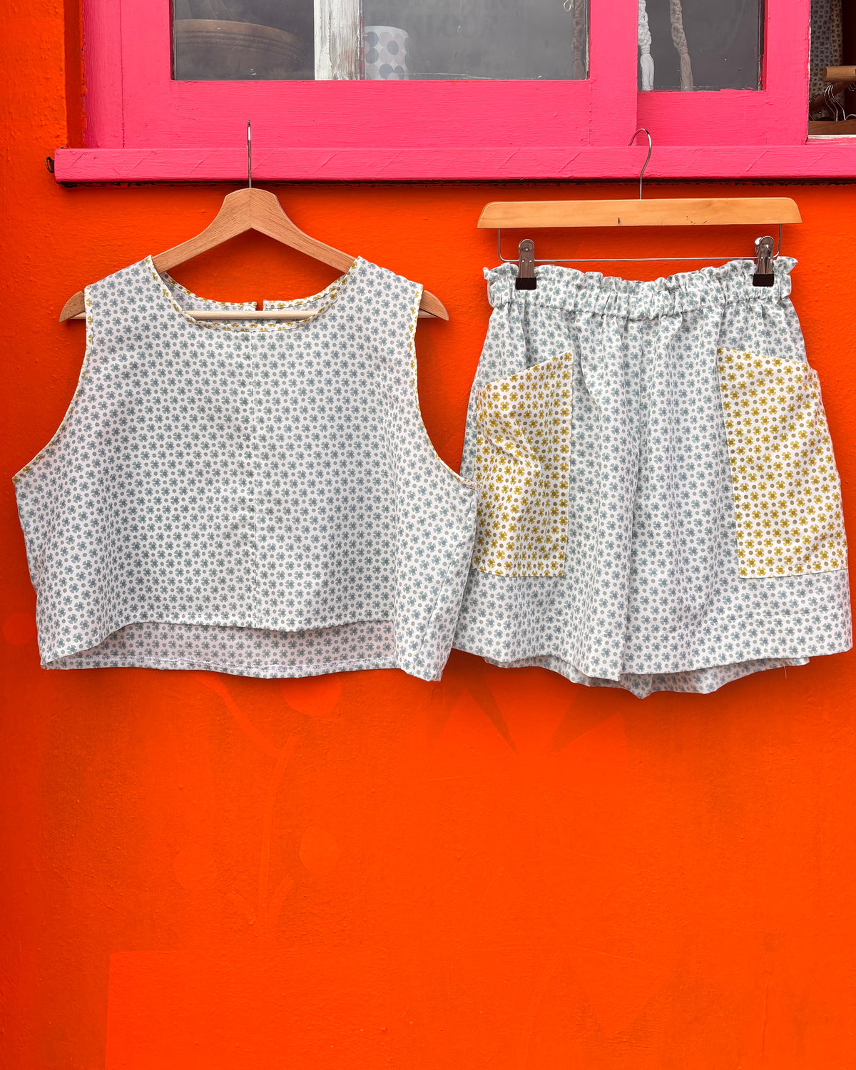 Je la porterais à nouveau - Robe en dentelle aux baies sauvages recyclée