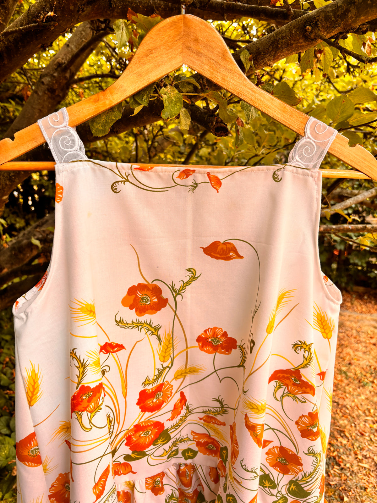 Je la porterais à nouveau - Robe en dentelle aux baies sauvages recyclée