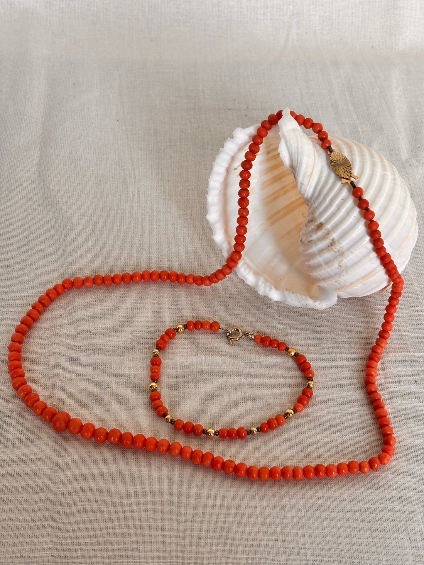Antique Coral Bead Necklace & Bracelet Set - I'd Wear That