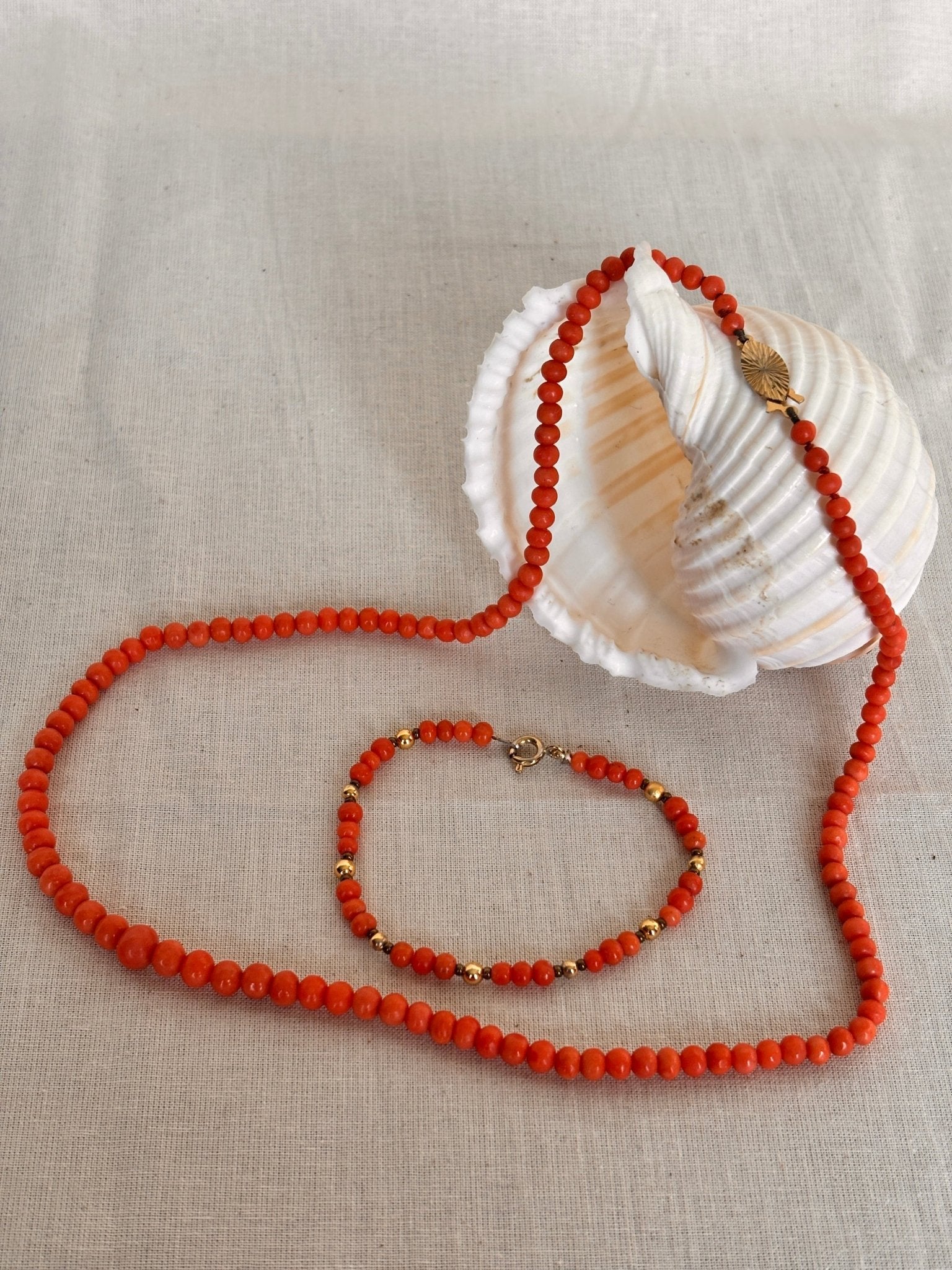 Antique Coral Bead Necklace & Bracelet Set - I'd Wear That