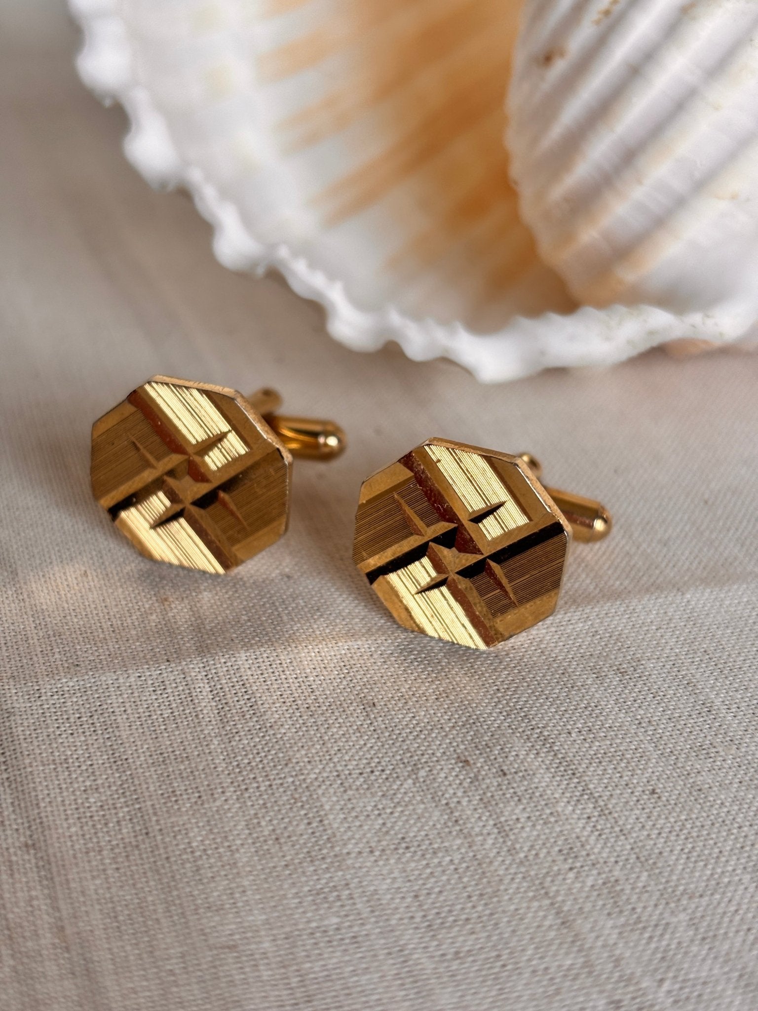 Vintage 1970s Geometric Cufflinks – Gold Tone - I'd Wear That