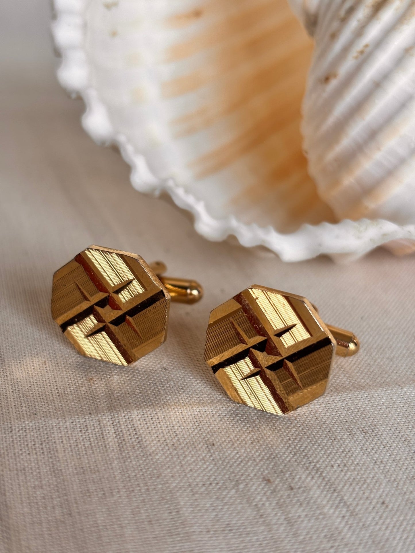 Vintage 1970s Geometric Cufflinks – Gold Tone - I'd Wear That