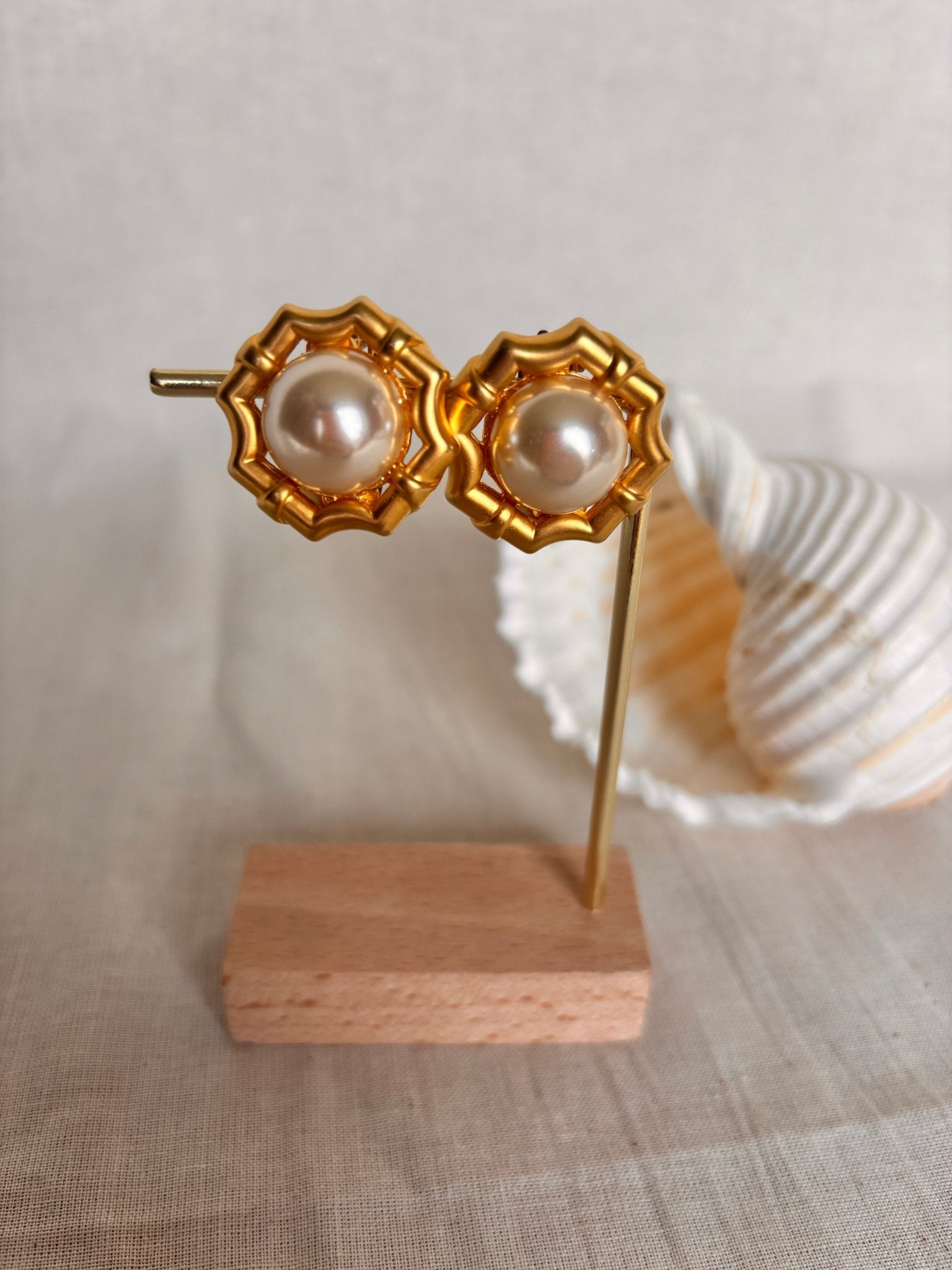 Vintage Pearl Clip-On Earrings - I'd Wear That